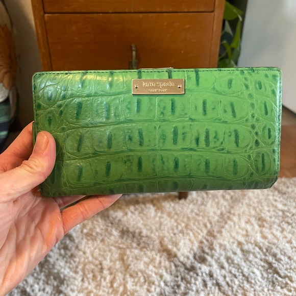 Kate Spade Green Leather Croc-Embossed Wallet - Picture 2 of 9
